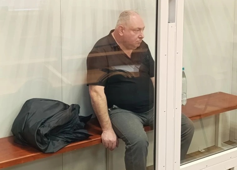 Главврача саратовской больницы обвиняют во взятке от завотделением